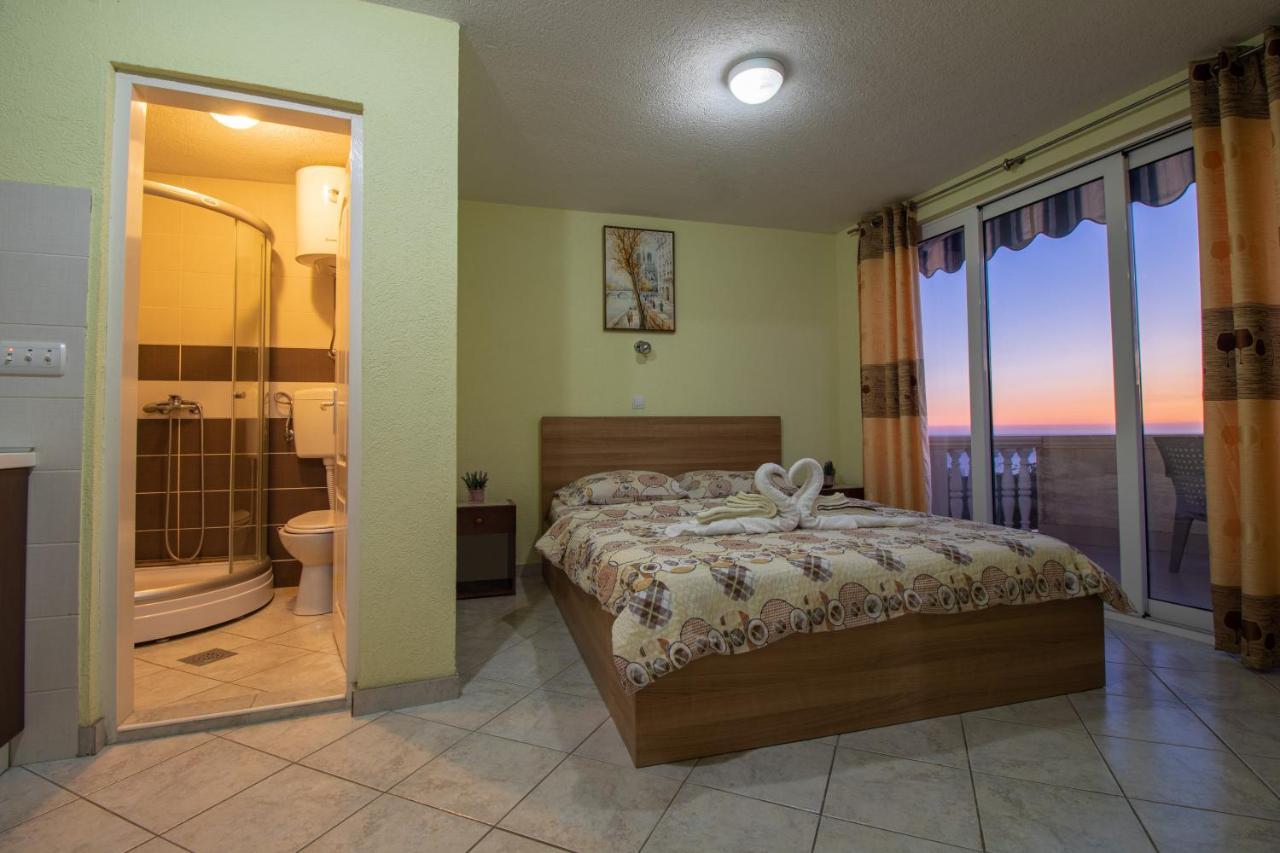Dragicevic Homestay *